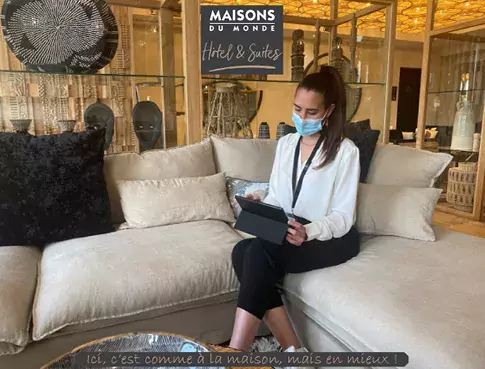 Sofia poursuit son apprentissage dans l'hôtellerie