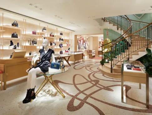 BACHELOR LUXE A TUNON NICE !