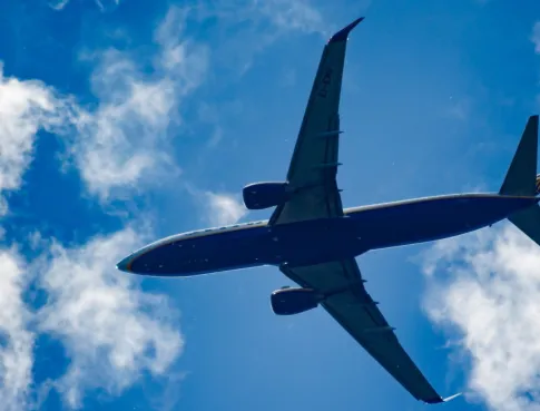 Faites de votre rêve de voyager un métier : devenez hôtesse de l’air ! 