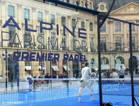 Alpine met le padel à l’honneur avec une piste éphémère Place Vendôme