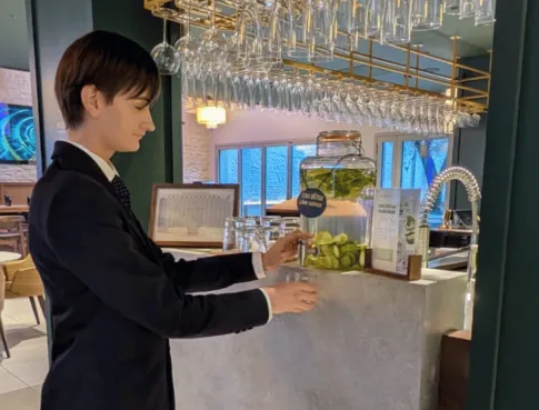 L&rsquo;art de l&rsquo;accueil et du service : l&rsquo;exp&eacute;rience de Melvin &agrave; l&rsquo;H&ocirc;tel de la Cit&eacute;