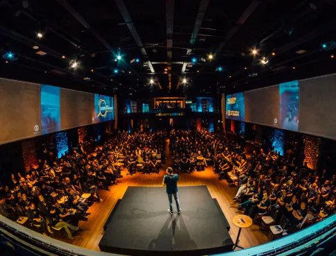 Produire des &eacute;v&eacute;nements d&rsquo;exception : entre strat&eacute;gie, sc&eacute;nographie et exp&eacute;rience client