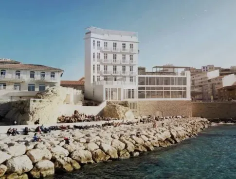 Luxe & Hospitalit&eacute; : Ma&euml;lle en Bachelor, vit l&rsquo;excellence sur la Corniche Marseillaise 