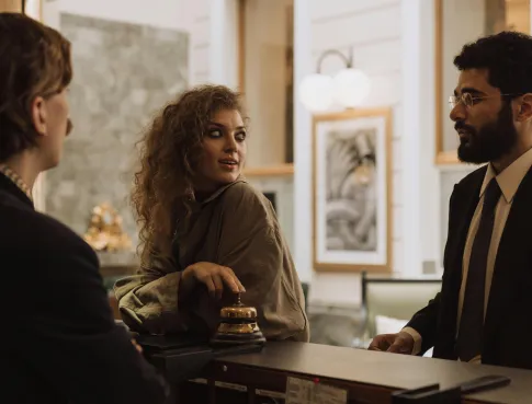 Comment l&rsquo;IA transforme l&rsquo;exp&eacute;rience client dans le tourisme haut de gamme 