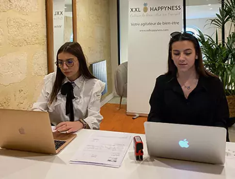 Clémence et Bertille en stage chez XXL Happyness