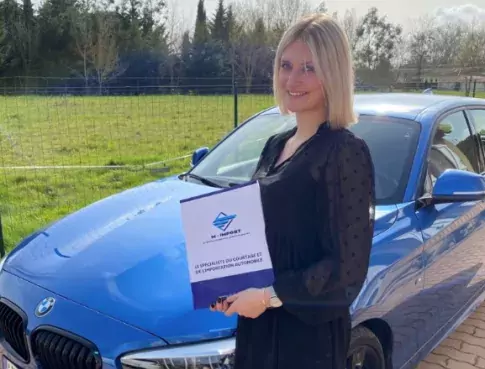 Clémence se spécialise dans le courtage automobile de Luxe