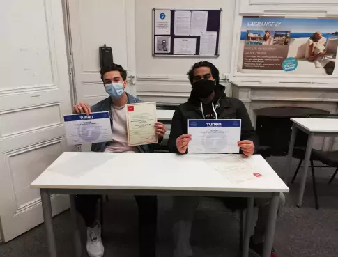 Des élèves heureux de leurs succès !