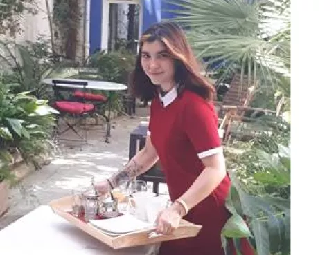Luana poursuit son stage en hôtellerie