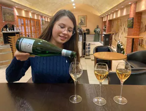 Estelle à la Maison de Champagne Dom Caudron