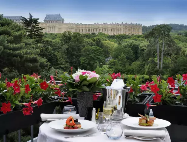 97924-1-trianon-palace-versailles-a-waldorf-astoria-hotel-terrace-view