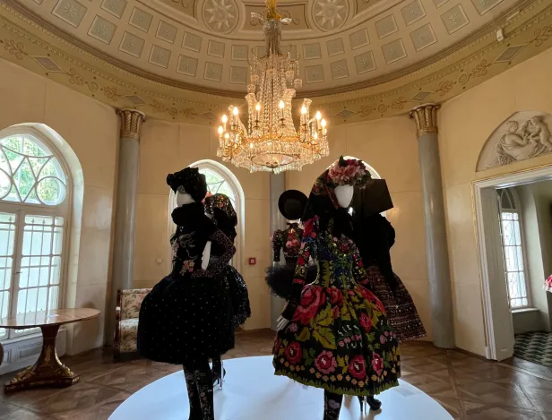 versace-luxe-tunon-formations