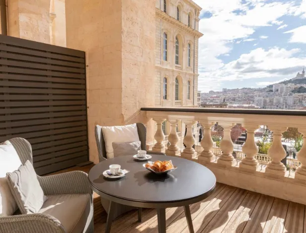 alternance-hôtellerie-bachelor-marseille-(2)