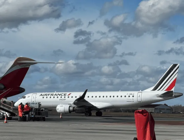 DEVENIR-HOTESSE-DE-LAIR-TUNON-BORDEAUX-(2)-(1)