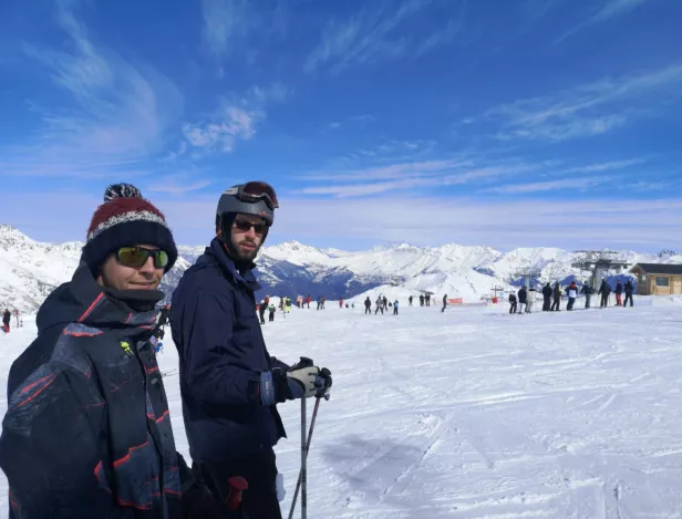 maxence-et-louis-apres-le-travail-sur-les-piste-de-ski-des-sybelles